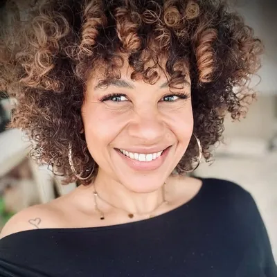 •curvy•curly•confident• profile