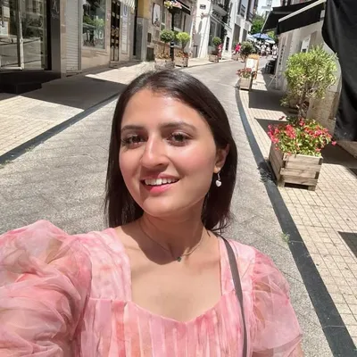 Tania Amna Hussain profile