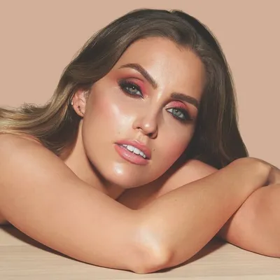 Tara Makeup profile