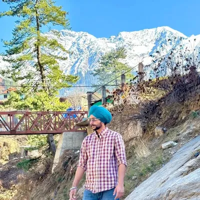 ਜੱਟ👳🏻♂️ਜਿਮੀਦਾਰ🚜 profile