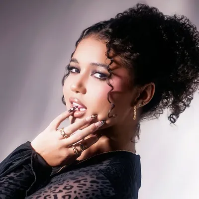 Natasha Mora profile