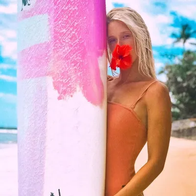 TATI🌺SURFER GIRL WITH SIX PACK ABS🏄🏼 profile