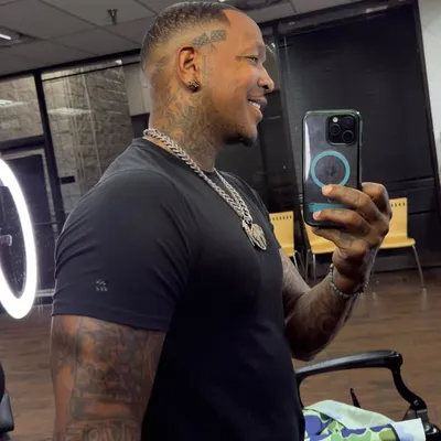 Muchie That tatted fit barber ๐ profile