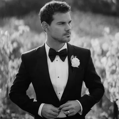 Taylor Lautner profile