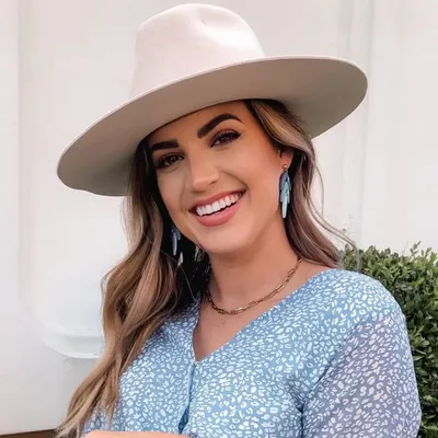 SARA | casual outfit inspo profile