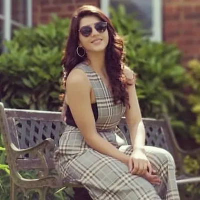Best team of Mehreenpirzada profile