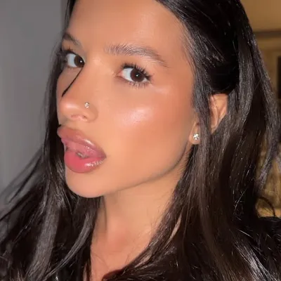 Амина 🥴 profile