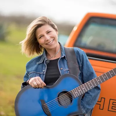 Terri Hendrix profile