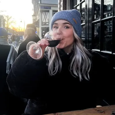TESSA SCHOONES profile