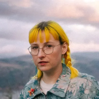 Tessa Violet profile