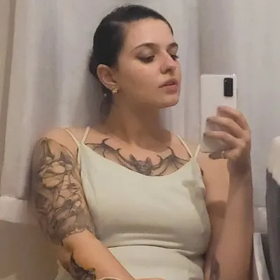 Thais Pezenti profile