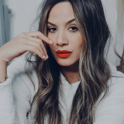 Thais Ribeiro profile