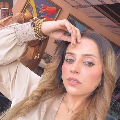 Eva Thakur profile