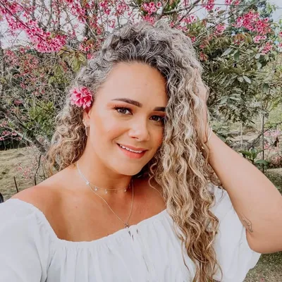 Thassia | Autocuidado profile