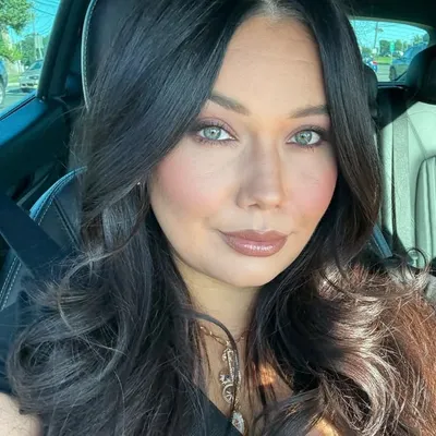 shae shukla profile