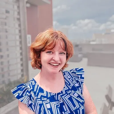 ELIZABETH HUNTER profile