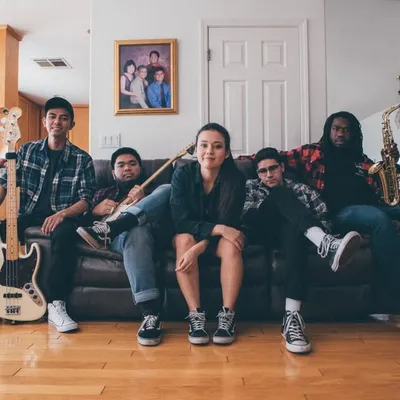 The Housewarmers profile