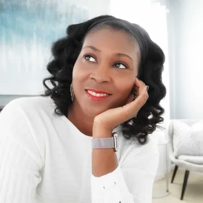 Vee | Personal Finance & Money profile