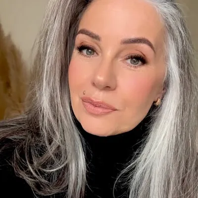 Virginie/The French Grey | Silver Hair 50+ profile