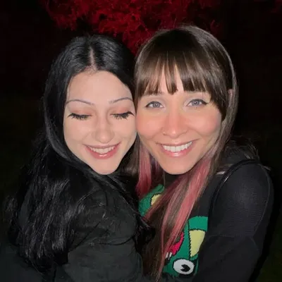 ♡ sara + claire ♡ profile
