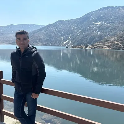 Abhi Dwivedi profile