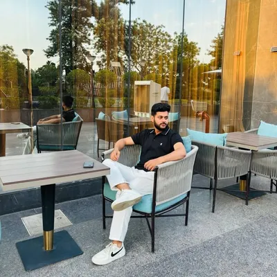 Varad Tiwari profile