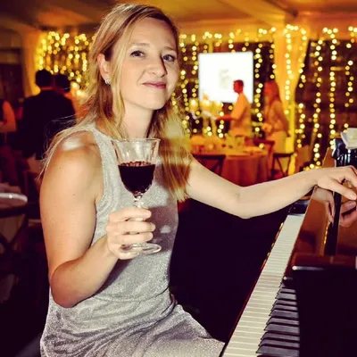 Émilie Fichter | PIANOLOGIES🎹🍷 profile