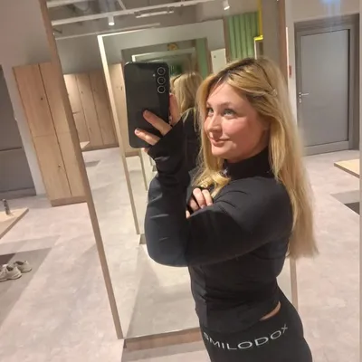 Julia|☮️ profile