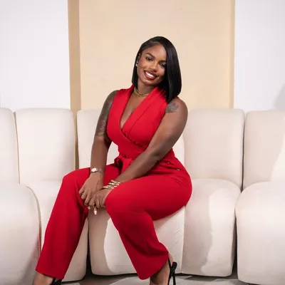 Ariel Pryor| 7 Figure Entrepreneur profile