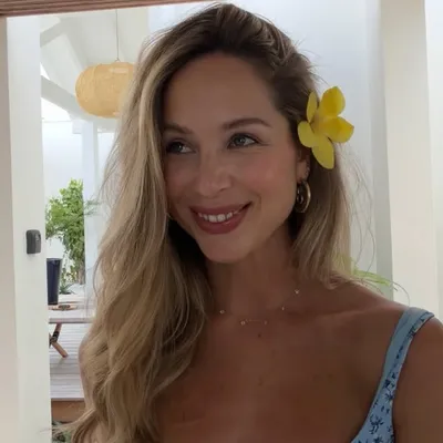 Laura Axelle profile
