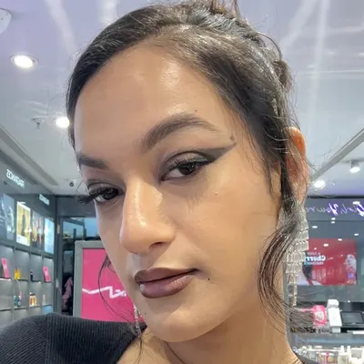 Pragya Jaswaal profile