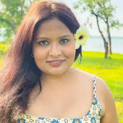 Nikita Khobragade | A desi muse made of hues🥝 profile