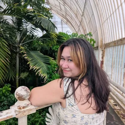 Gwen | Bug Girl Adventures | Travel Content Creator profile