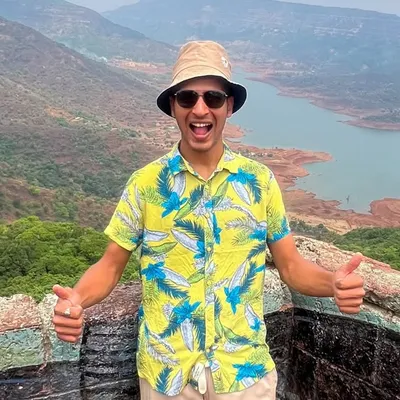 Varad Shinde । Food & Travel Recommendations profile