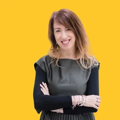 Sarah Townsend | Copywriter + Author | Cotswolds, UK profile