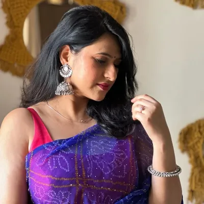 Thecurvychique profile