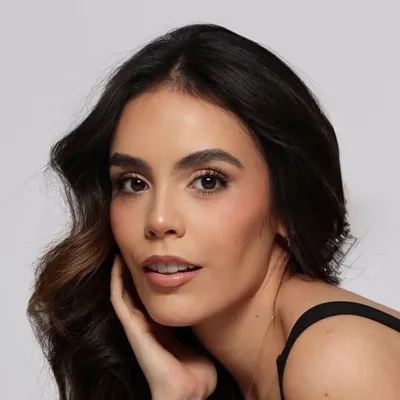 LAURA ORELLANOS⚡️Fashion Inspo profile