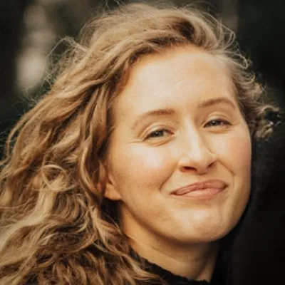 Laura Wright profile