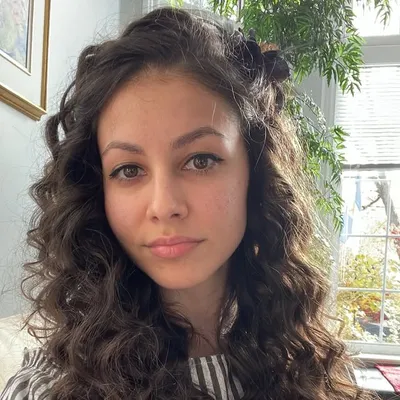 Lindsay Ara profile