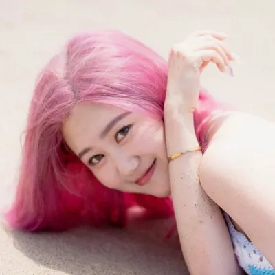 Hebe Lee 李芸✨ profile