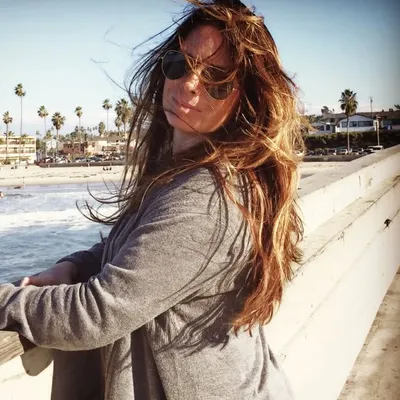 Holly Combs profile