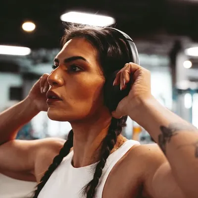 LAURA MICETICH | ⬇️170+lb profile