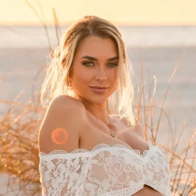 Kelsey Strong profile