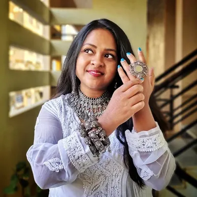 SHONA ROY | Lifestyle, Beauty, Travel profile
