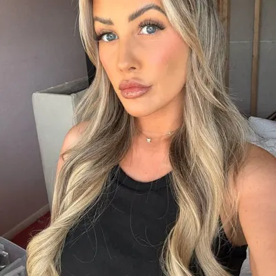 Laura Nelhams 🖤 profile