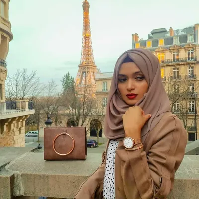 The Modest Parisian profile