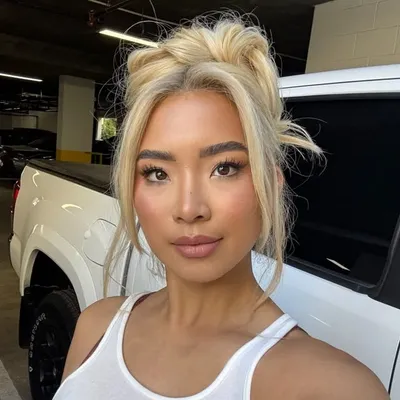 Styling/Creative hair color/Blonding/Extensions Specialist profile