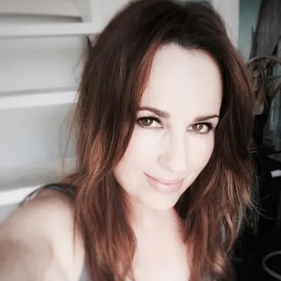 Paula Marshall profile