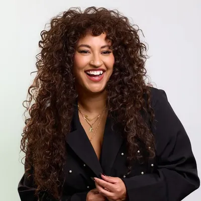 Paula Peralta profile