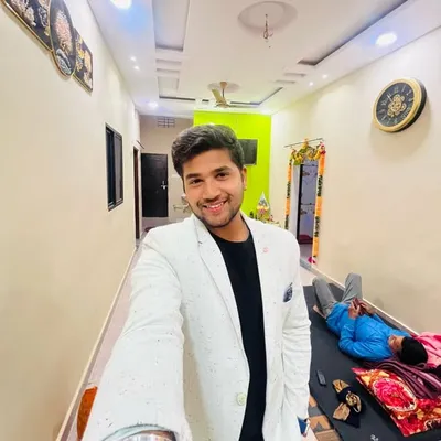 ꧁༺Pawan⚜️Tiwari༻꧂ profile